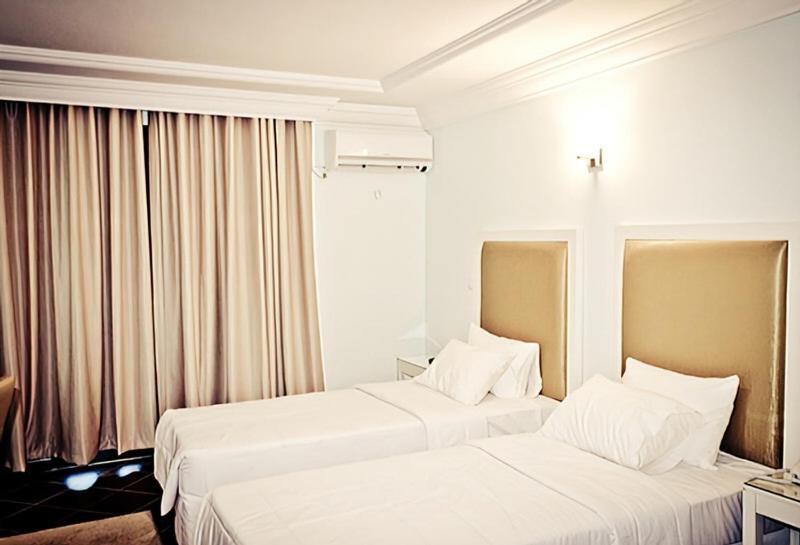 Hotel Raya Tichy 外观 照片