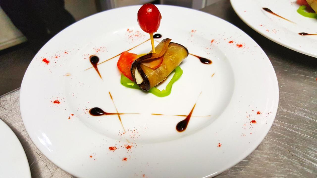 Hotel Raya Tichy 外观 照片